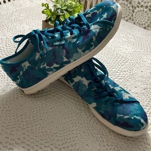 Redbox walking shoe US 8.5